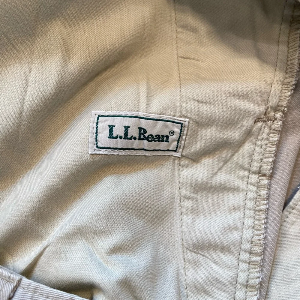 LL Bean Men’s Khaki slacks, front pleats, no cuffs, cotton size W 44” x L‎ 32”